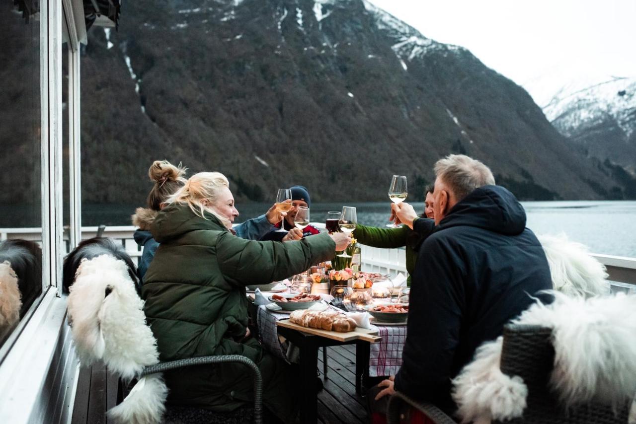 Fjaerland Fjordstove Hotell - Huseby Hotelldrift As Extérieur photo